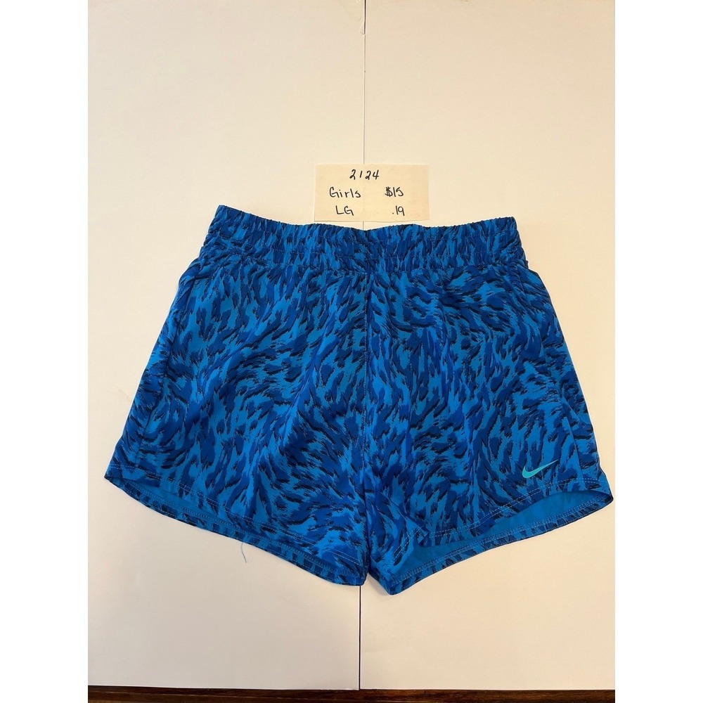 Girls large Nike shorts‎ (2124)